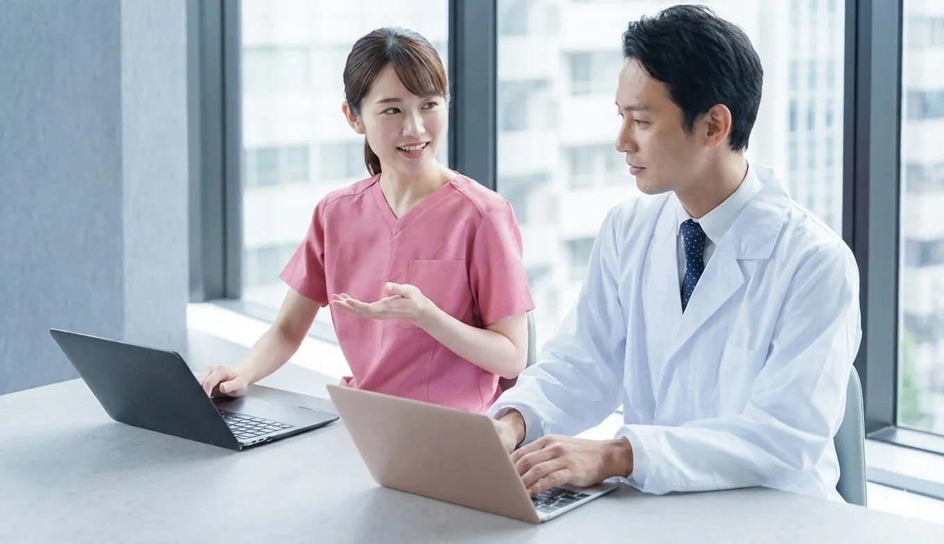 医療従事者が連携について話し合う様子